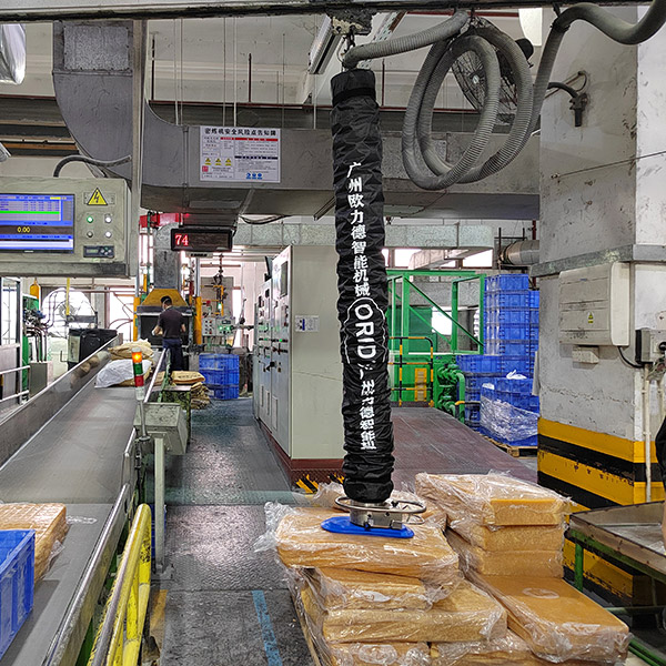 真空管吸吊機-橡膠塊搬運